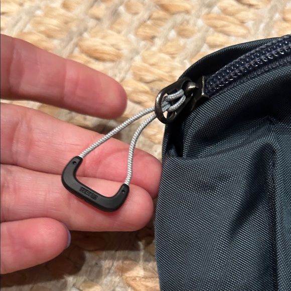 REI CO-OP green belt Bag - Picture 3 of 6